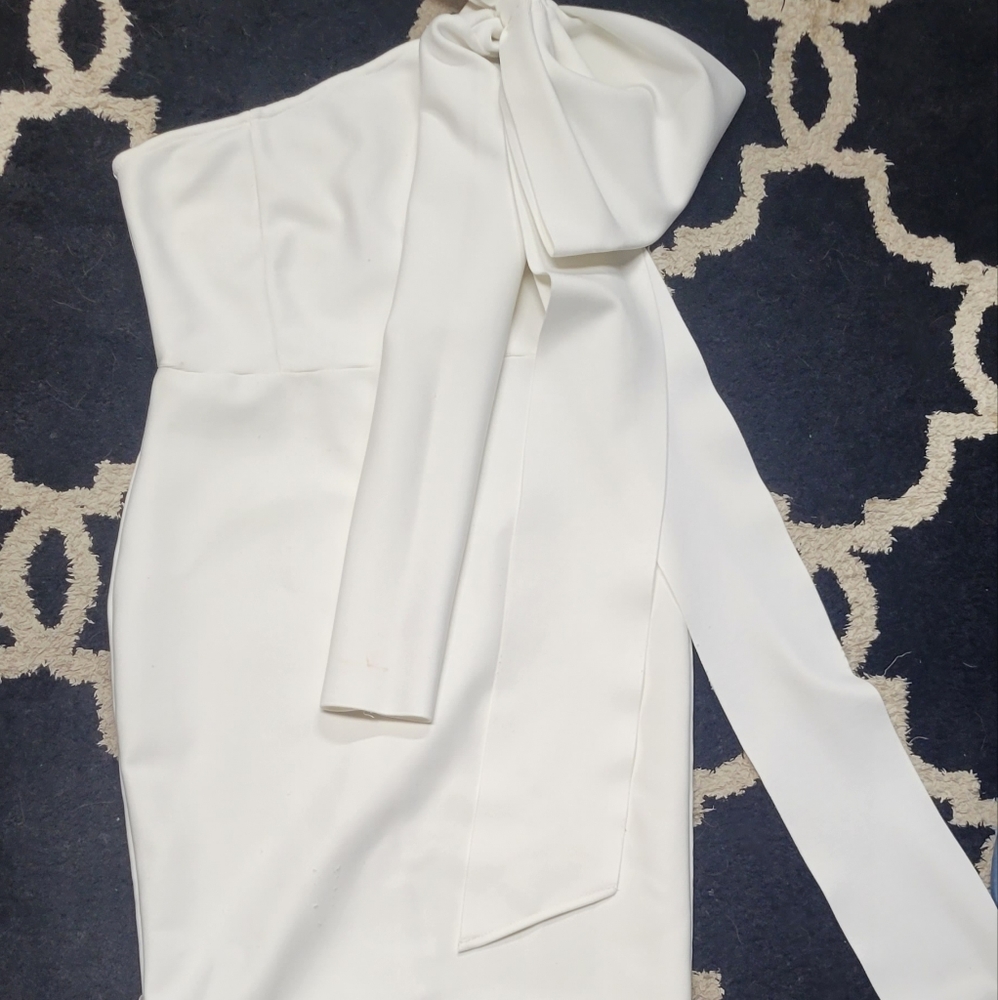 White Scuba one shoulder dress (big bow) Size L to XL